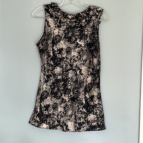 Spense Sleeveless Ruffled V-Neck Top Sz M - Picture 4 of 6